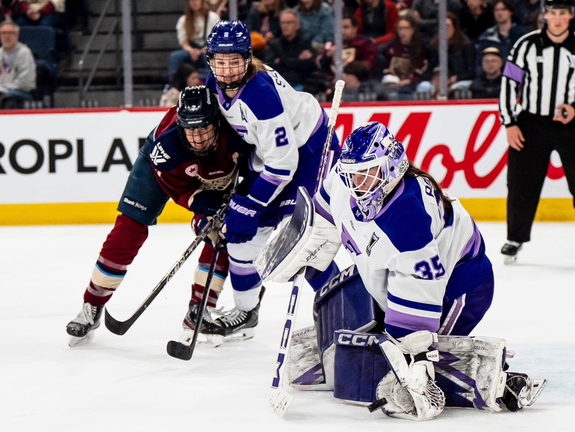 Montreal Victoire beat Minnesota Frost 1-0 to tie PWHL series