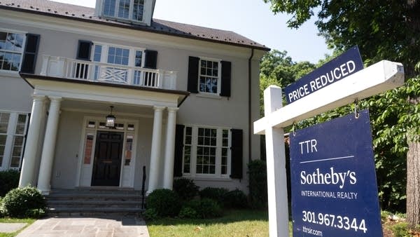 Existing home sales fall in August