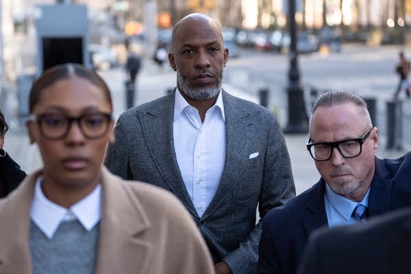 Former Timberwolves player Chauncey Billups pleads not guilty in rigged poker games case