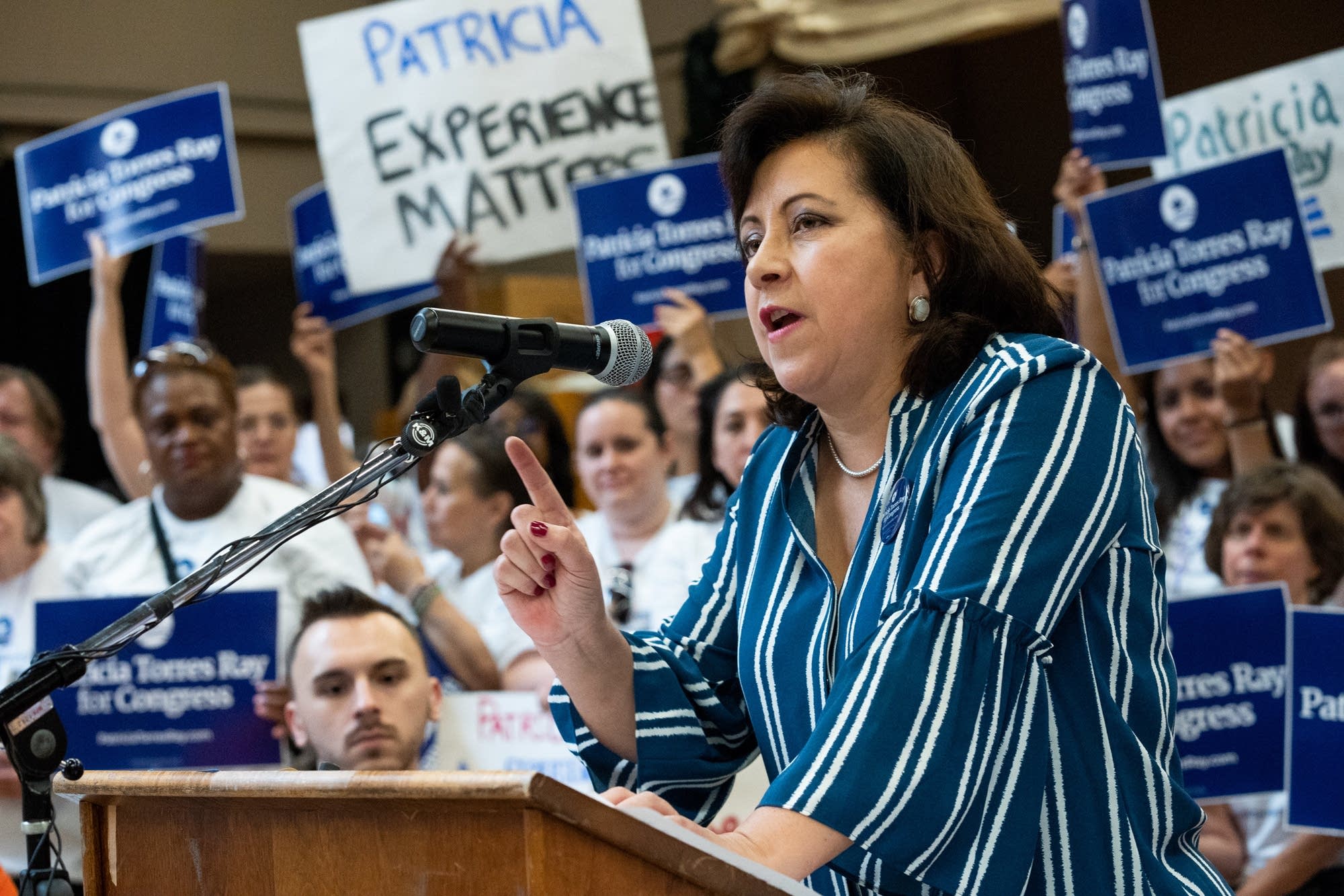State Sen. Patricia Torres Ray speaks to delegates.