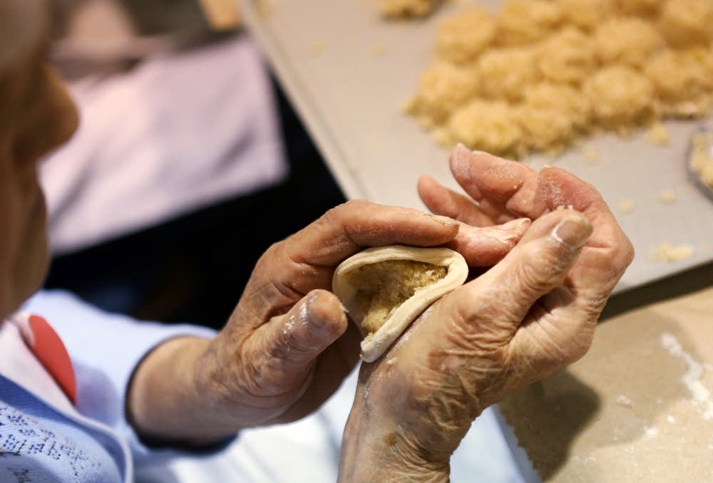 Folding pierogi