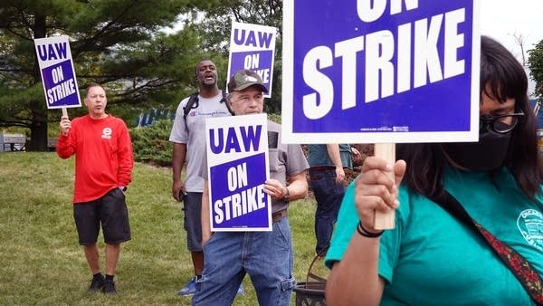 On Friday, the UAW expanded its strike to several Stellantis and GM auto parts facilities, including this one in Naperville, Ill. 