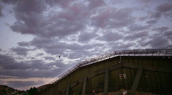 01/25/2017: Trump’s border plans