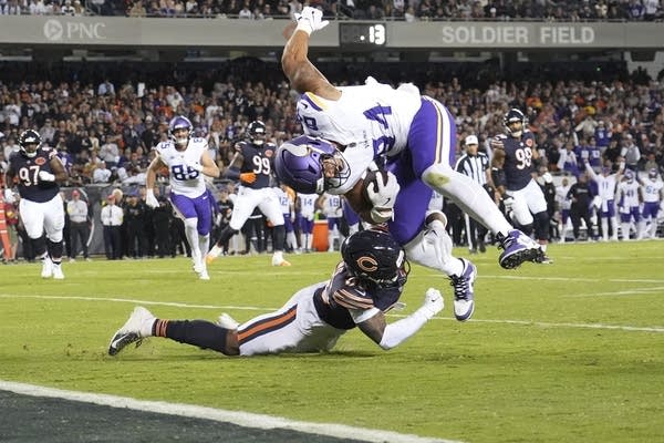 Minnesota Vikings beat Chicago Bears 27-24 with late-game rally | MPR News