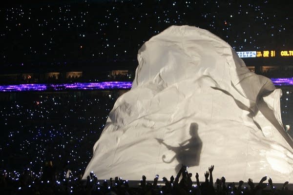 It s The Tenth Anniversary Of Prince s Legendary Super Bowl Halftime Show