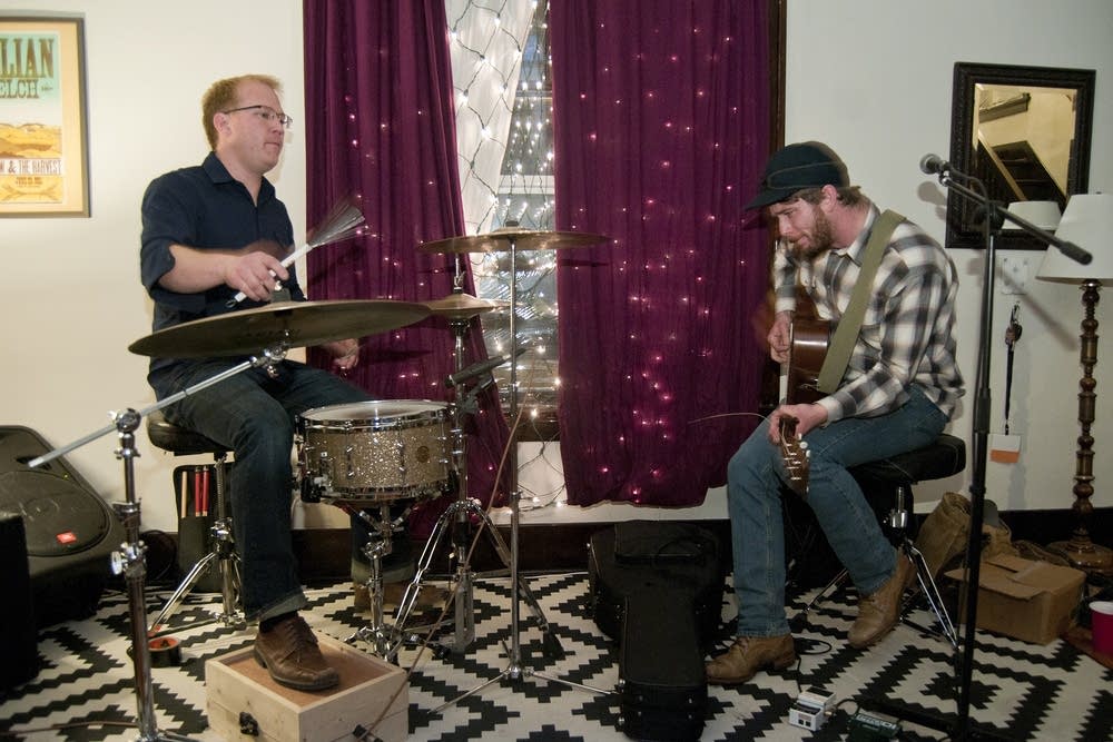 John Statz and Chris Sasman play a home concert.