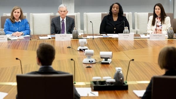 Can the president remove a Fed governor?