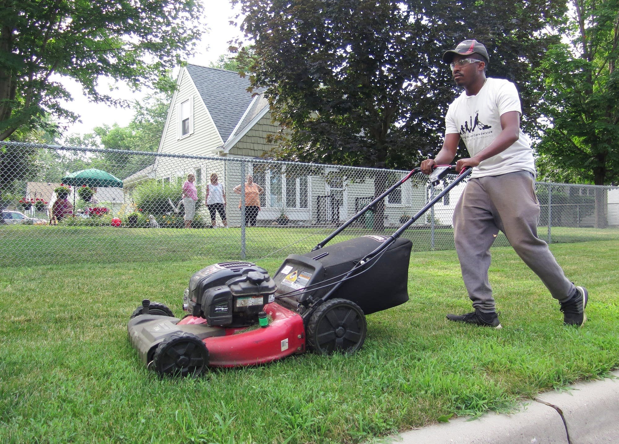 Alabama man cuts lawns, cultivates hope in Minnesota MPR