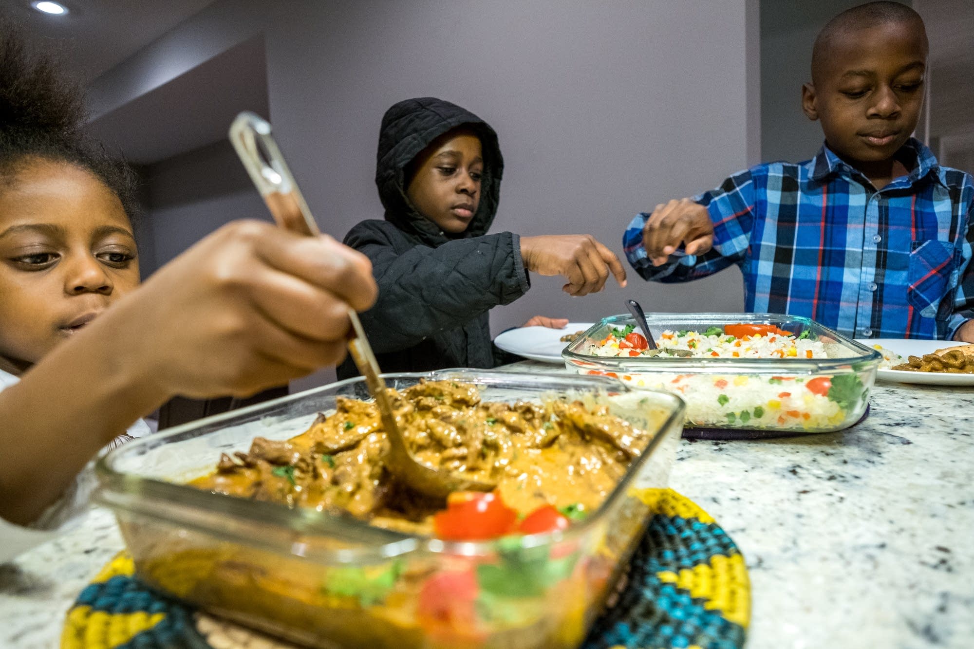 The Mphiri children serve themselves dinner.