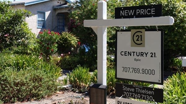 Online real estate listings can contain misleading AI-generated content, leaving some people are surprised when they tour a home in person. 