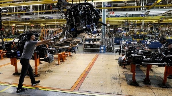 Manufacturing sector contracts in November