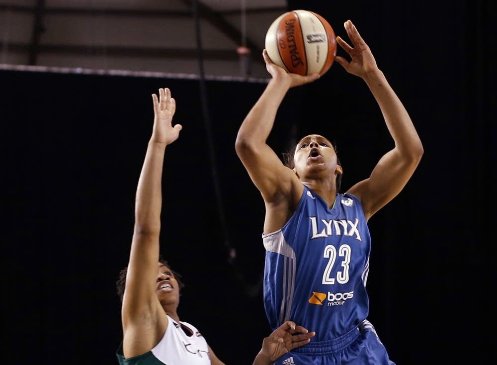 Maya Moore, Tanisha Wright