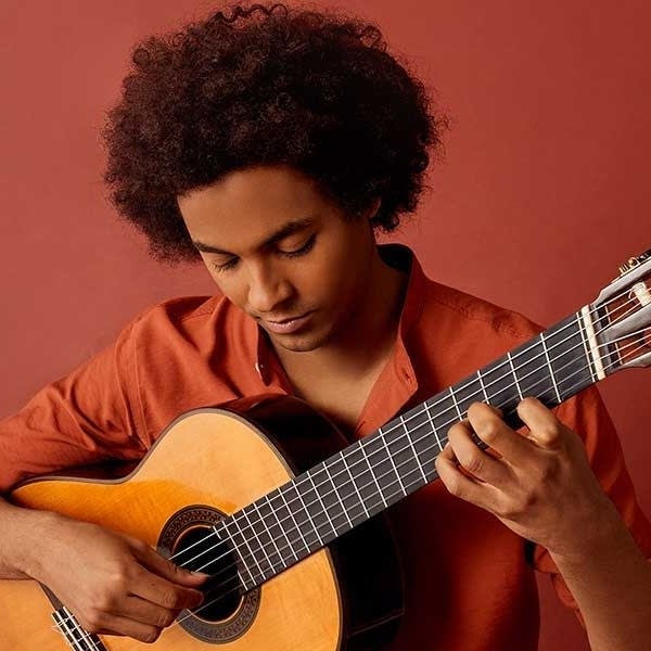 Afro-Brazilian guitarist Plinio Fernandes uses unique style to inspire and teach new generations