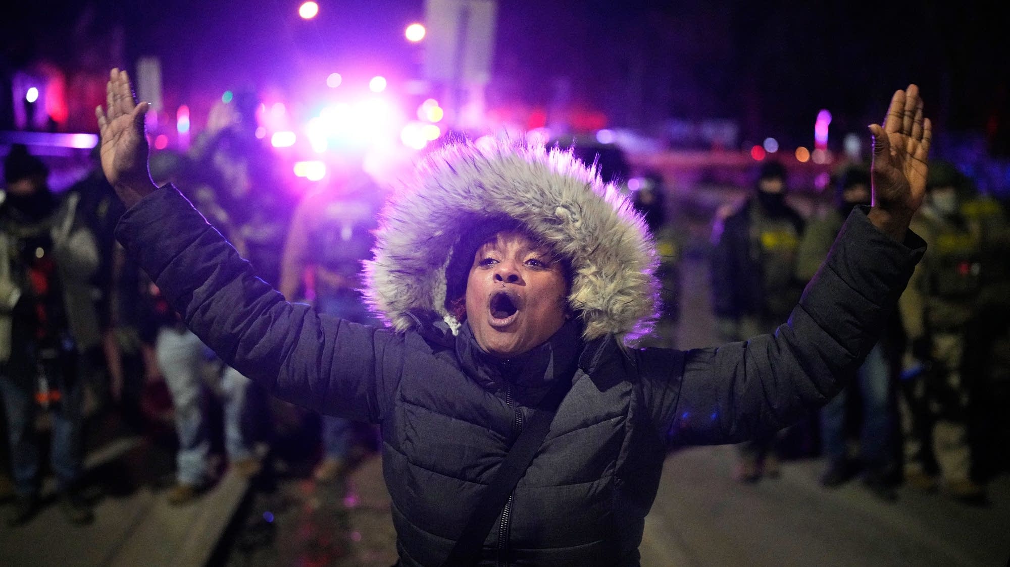 उत्तरी मिनियापोलिस में बुधवार रात संघीय एजेंट ने गोली मारकर एक व्यक्ति को घायल कर दिया