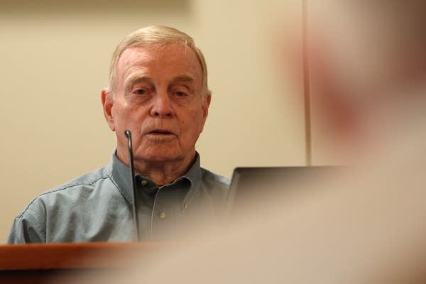 A man sits in the witness stand.