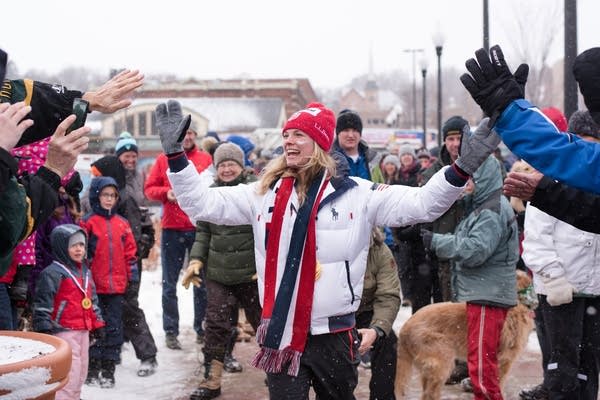 Olympic gold medalist Jessie Diggins greets a group of fans.