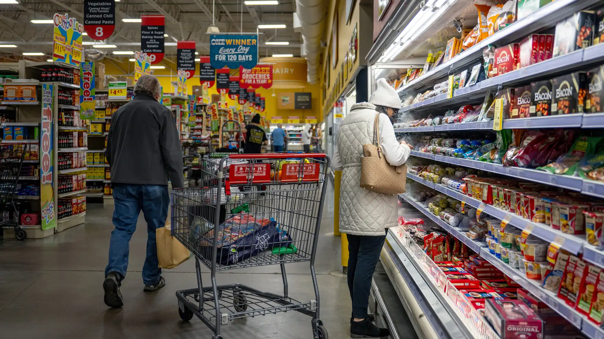 US Retail Sales Dip Less Than Expected