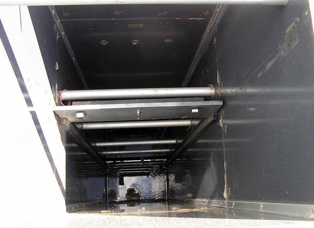 Controlled-drainage box