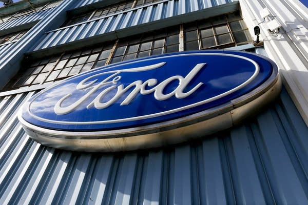 Ford recalls about 391K Ranger pickups due to air bag death