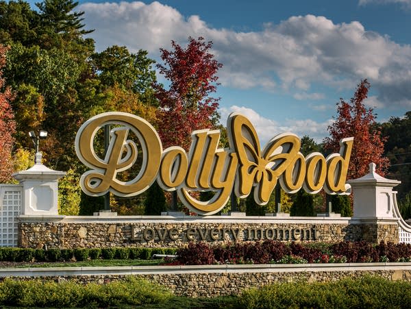 A sign for Dollywood.