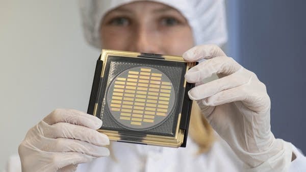 A wafer with photonic chips used for quantum computing.