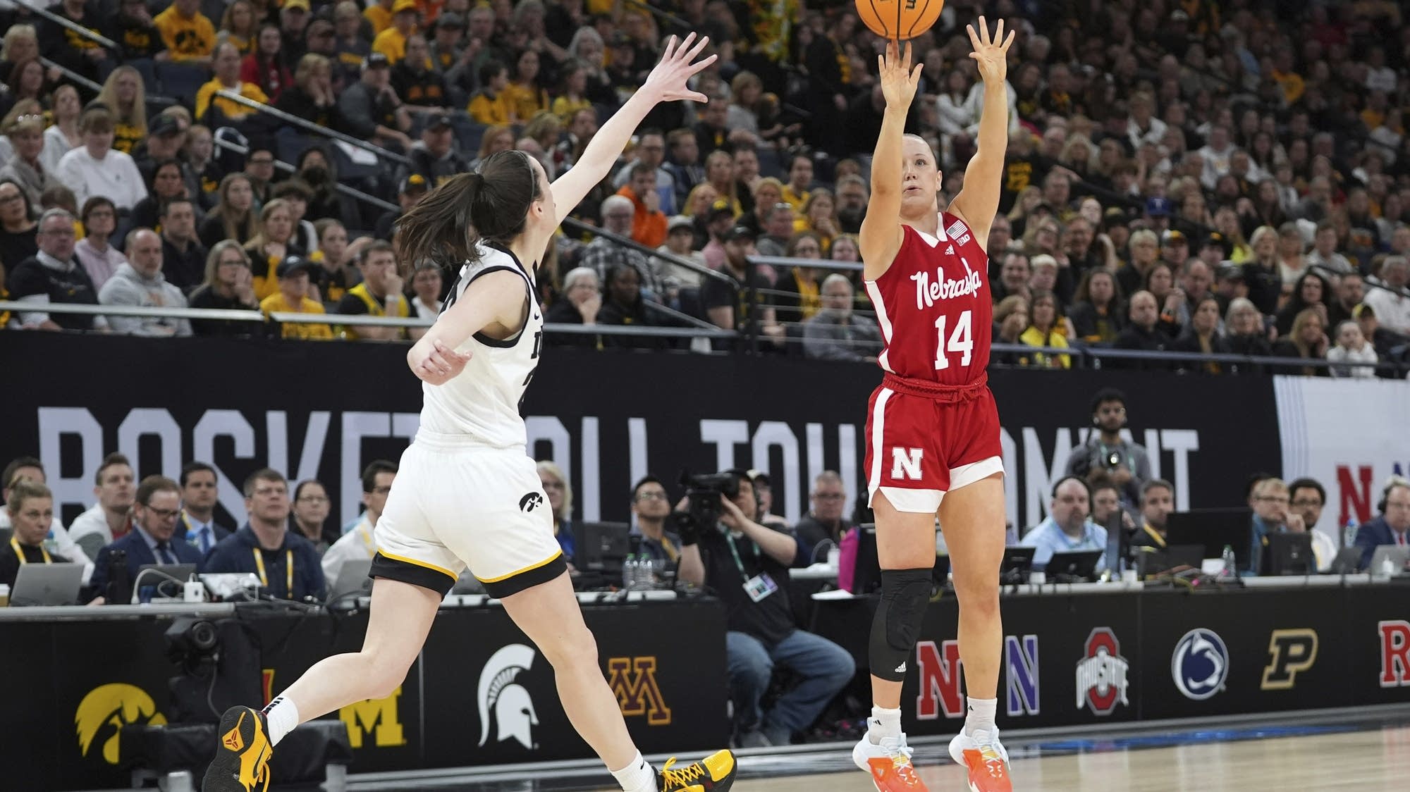 Clark sparks No. 3 Iowa's comeback for Big Ten tourney title 3-peat in 94-89 OT win over Nebraska - Vimarsana News
