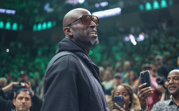 Kevin Garnett wearing sunglsses and black sweatshirt