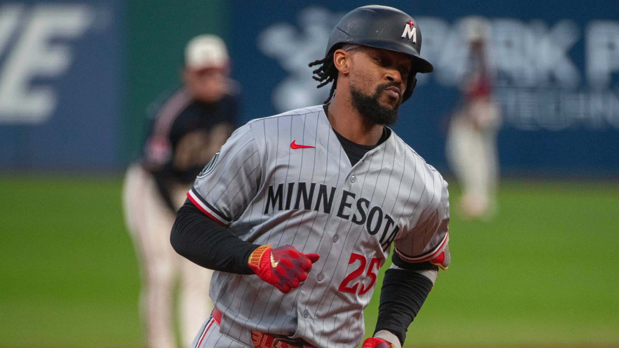 Byron Buxton's RBI double pushes Twins over Guardians