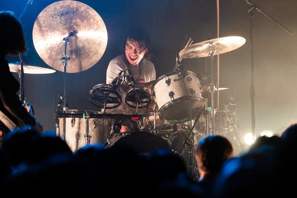 Geese performing at Amsterdam Bar and Hall