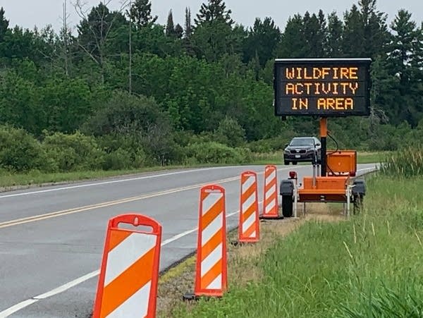 A sign warns drivers of wildfire activity in the area