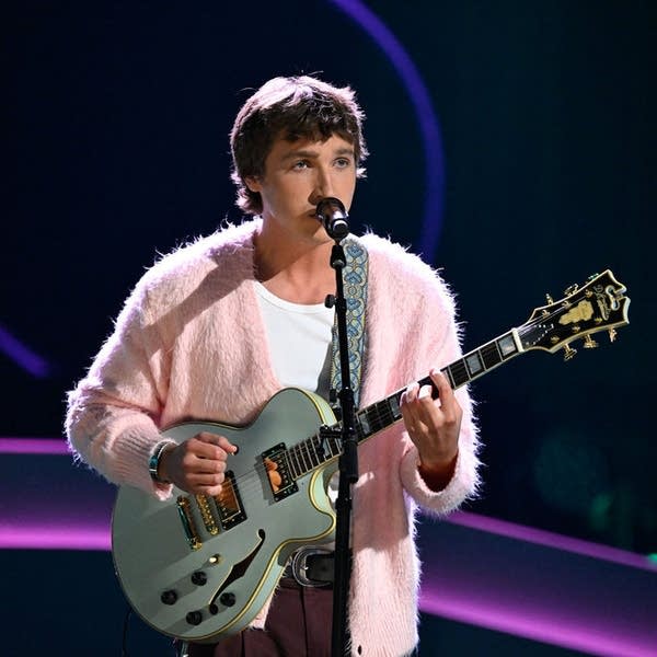 アイドル Colin Interview: Colin Bracewell competes on the new season of 'The Voice'