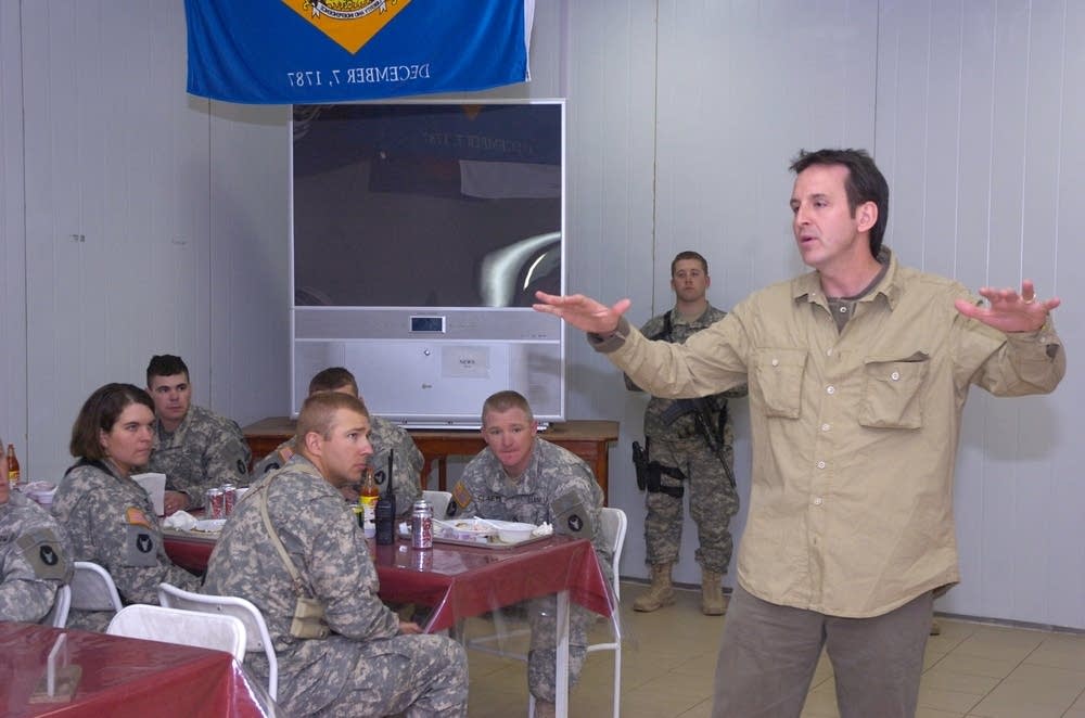 Gov. Pawlenty speaks to National Guard soldiers