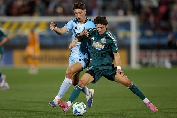 Minnesota United's Nectarios Triantis scores in second half to help tie Rapids 1-1