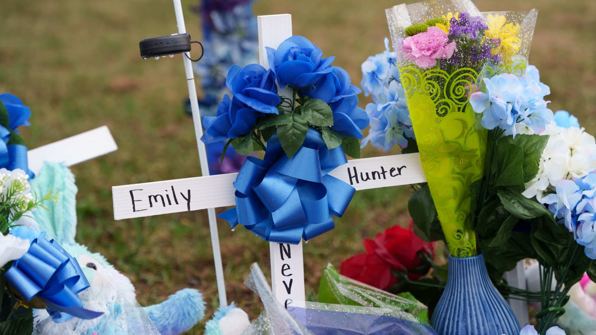Thousands gather for emotional farewell to Wisconsin officers killed in shootout - Vimarsana News