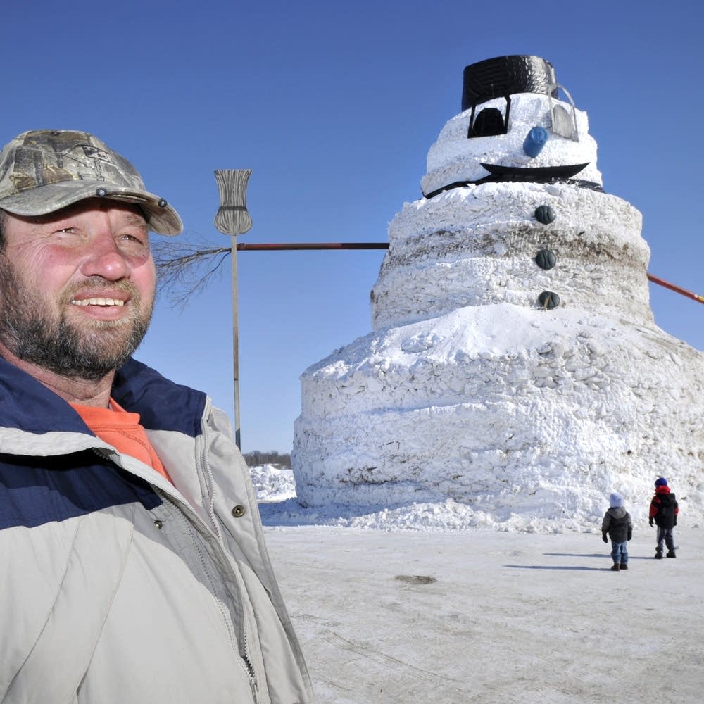 Minnesota farmer builds 50-foot snowman | MPR News
