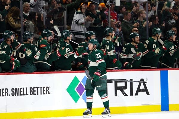Wild stop 5-game losing streak with 5-2 win over Canucks for 1st regulation home win in 7 tries