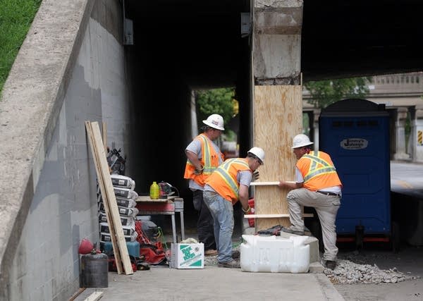 Fixing a pillar