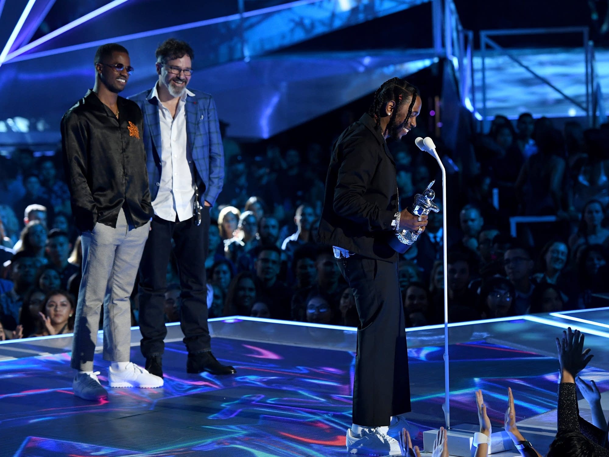 Music News Kendrick Lamar wins Video of the Year at MTV VMAs