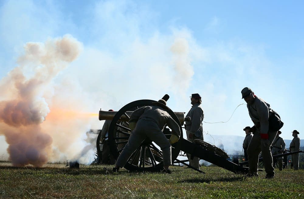 Re-enactors dressed as Confederate soldiers