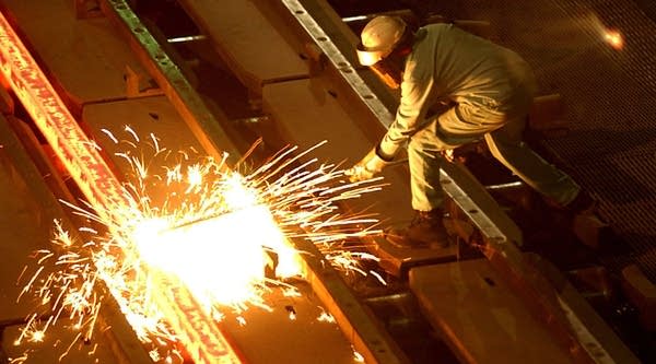 04/17/2017: Is American manufacturing actually dying?
