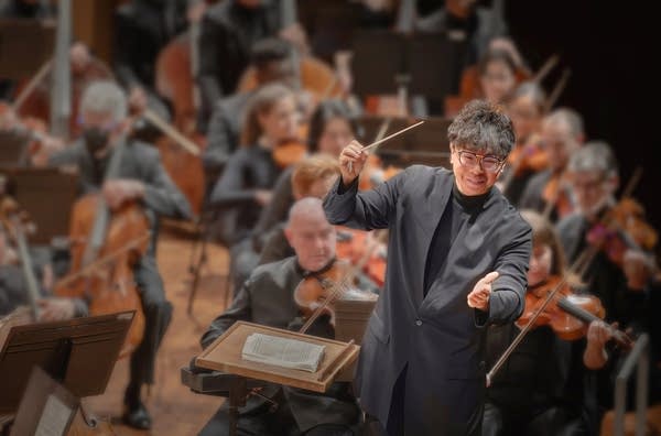 Minnesota Orchestra performs Ifukube, Glazunov and Mussorgsky