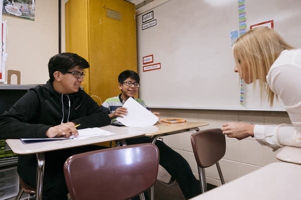 Students in their native Spanish speaking class