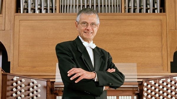 Organist Hector Olivera