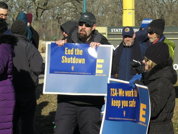 TSA agent Scott Shane at a rally urging an end to the gov't shutdown.