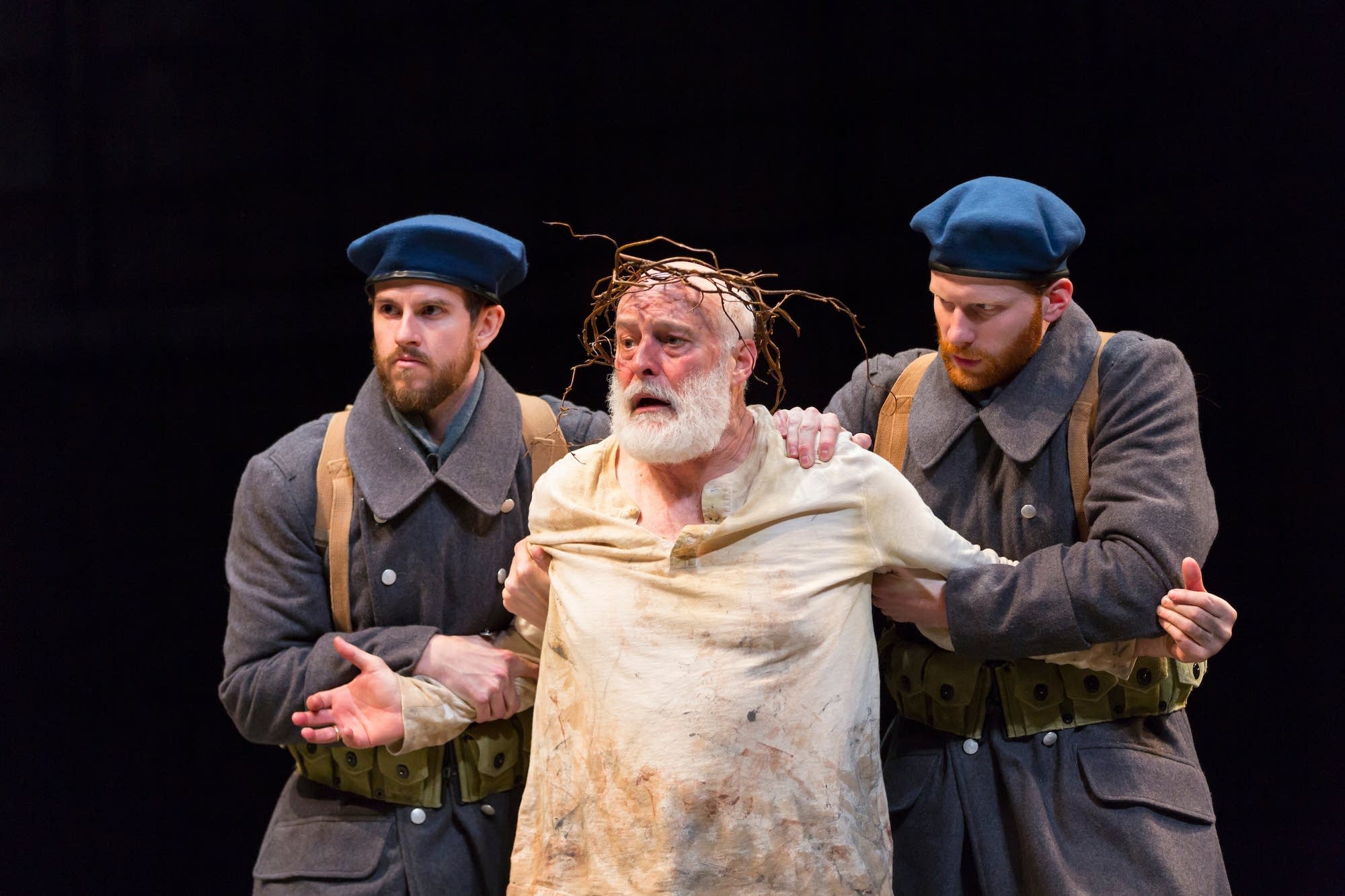 Review Guthrie stages a heartbreaking, powerful 'Lear' Minnesota