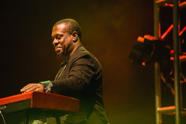 057_MNmusiconaStick_DSC1426