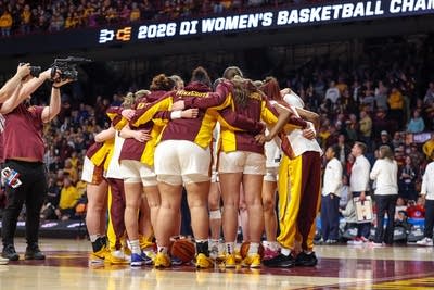 The U of M women's basketball team huddles before a game.
