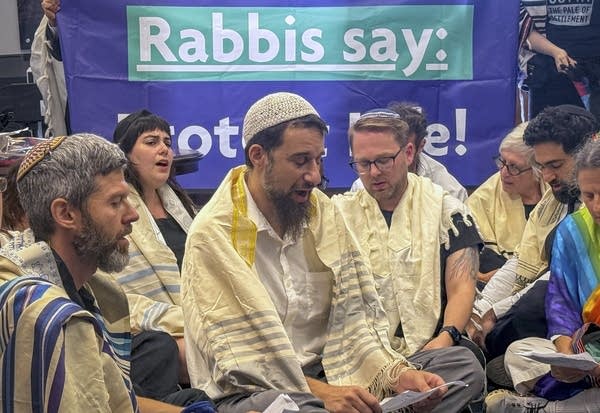 dd243b-20250731-jews-gaza-debate-600 With the increasing urgency, more American Jews urge Israel to ensure extensive gas connections to Gaza