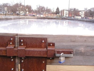 Locked rink