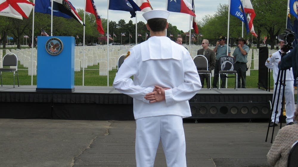 Thousands gather to honor fallen soldiers | MPR News